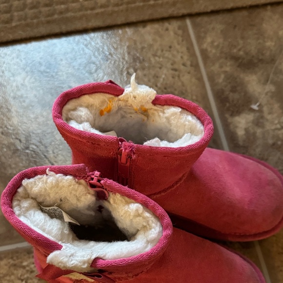 Koolaburra Vibrant Pink Suede Boots with Bows - Picture 4 of 4